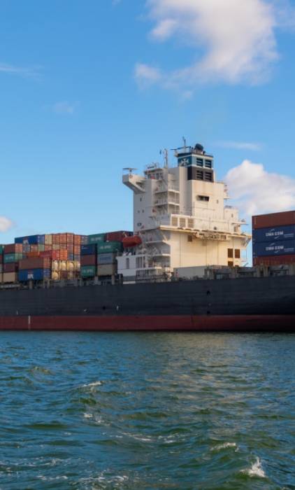 Nuans Marine; Ro-Ro, proje kargo, gemi sahipliği ve gümrükleme acenteliği ile deniz taşımacılığı sektöründe Man Adası güvencesiyle uçtan uca stratejik çözümler sunar.